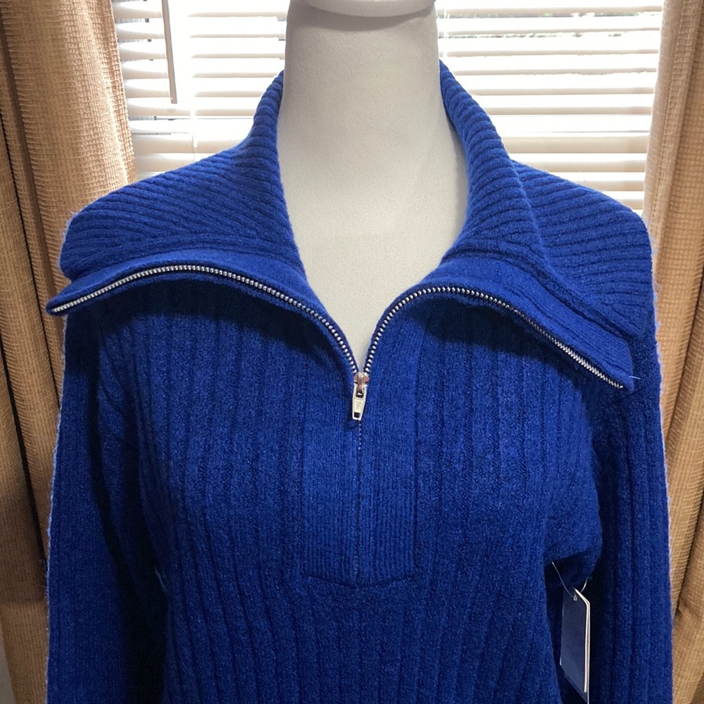 Major Large Collar Sweater NEW WITH TAGS